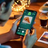 Auguri su WhatsApp: i messaggi più originali (e meno banali) da inviare subito.